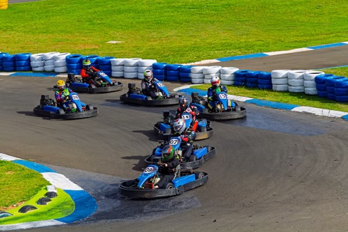Grid de karts em uma etapa do Kart Veloce