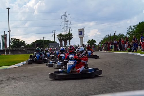 Largada de uma etapa do Kart Veloce no KNO