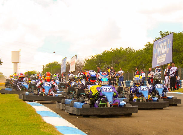 Grid de largada de uma etapa do Kart Veloce